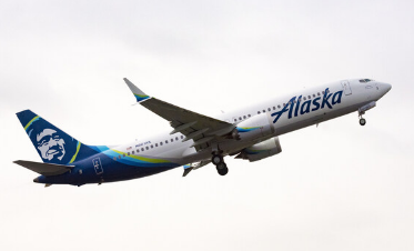 阿拉斯加航空接收我们第一架远程波音737-8